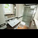 Family House Bed & Breakfast 3*